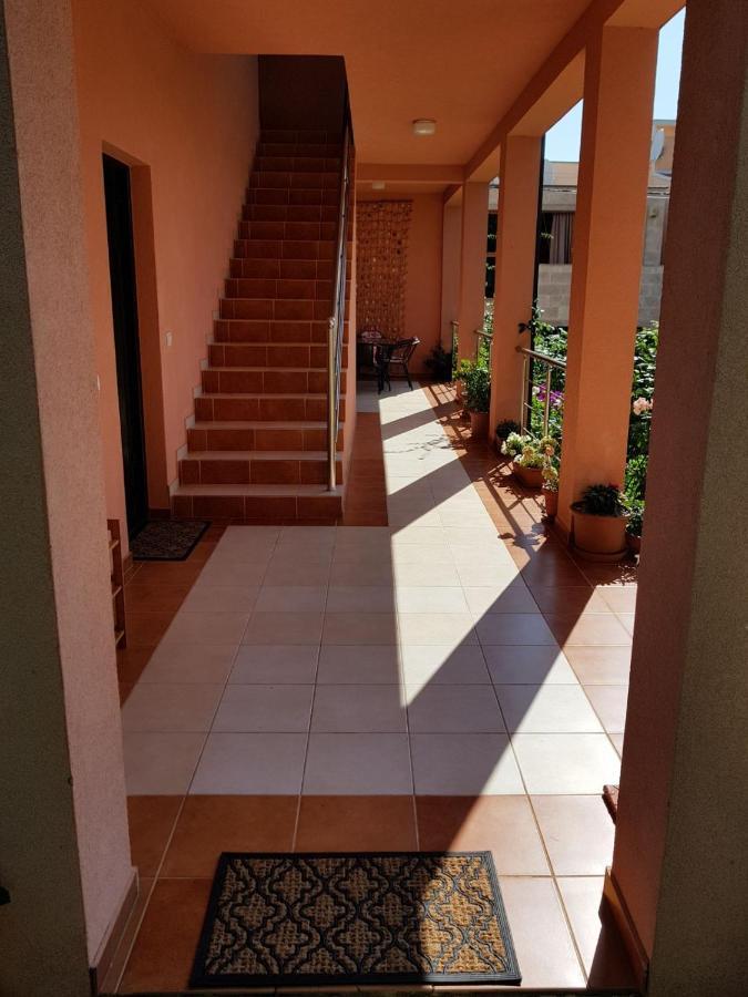 Villa Persik Utjeha Bagian luar foto