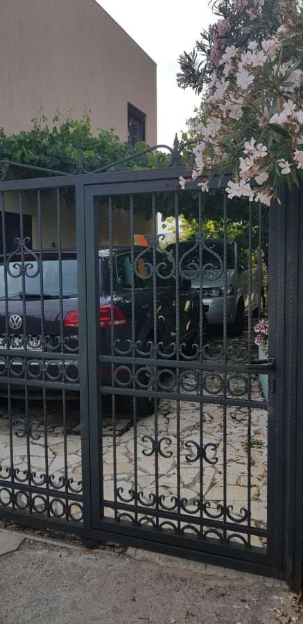 Villa Persik Utjeha Bagian luar foto