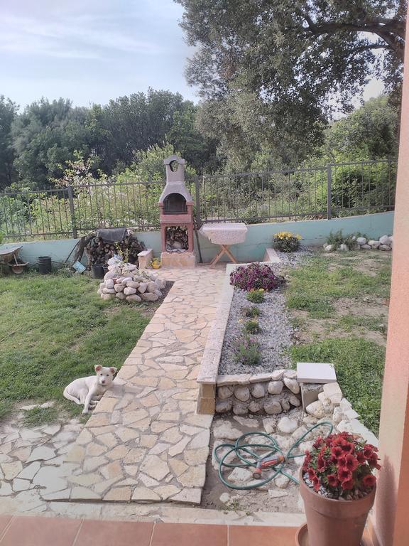 Villa Persik Utjeha Bagian luar foto